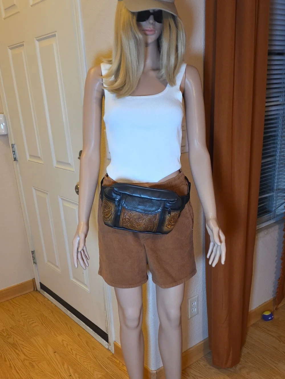 Vintage 1990s Hand-Tooled Leather Rose Waist Bag / Fanny Pack EUC
